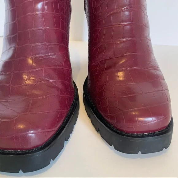 Steve Madden Ladon Chelsea Lug Sole Booties - Picture 5 of 9